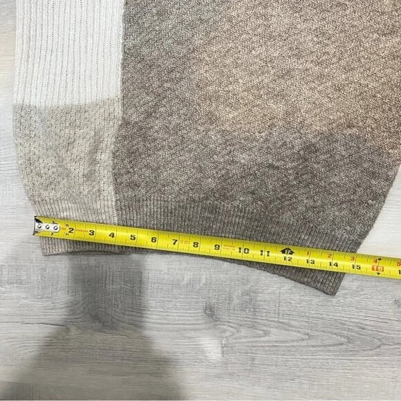 Kismet Casual V Neck Pullover Sweater in Neutral Grey Cream Colours - Picture 12 of 16